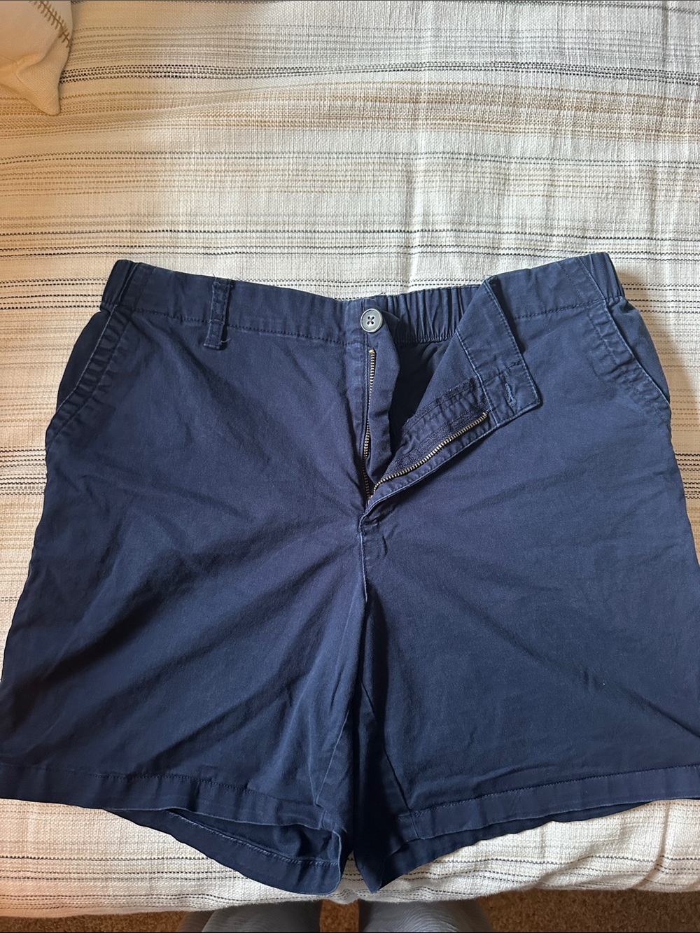 Old Navy..Set of 4 Casual Elastic-Waist Shorts in Black, Navy, Gray, and Khaki - Picture 6 of 14